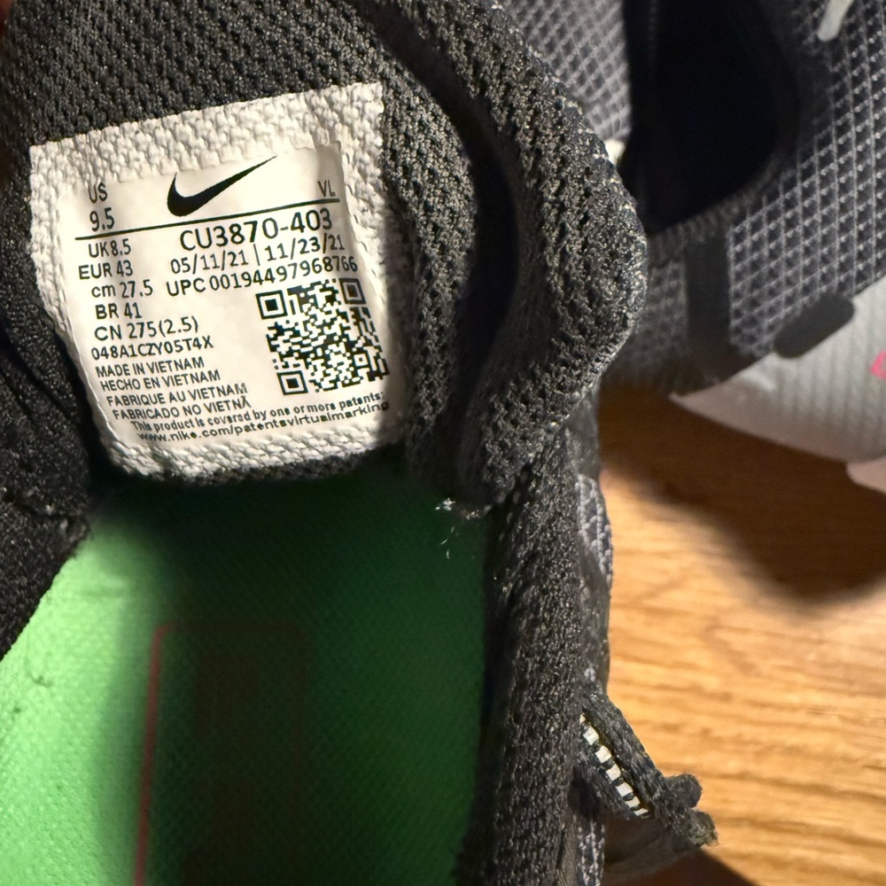 Nike Black and Gray Athletic Sneakers - Picture 5 of 6